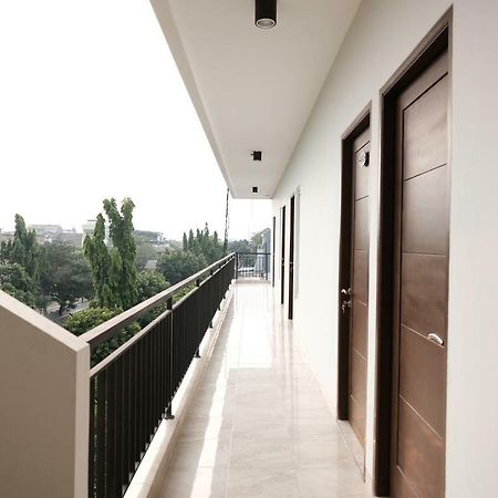 Reddoorz Near Taman Palem Hotel Jakarta Exterior photo