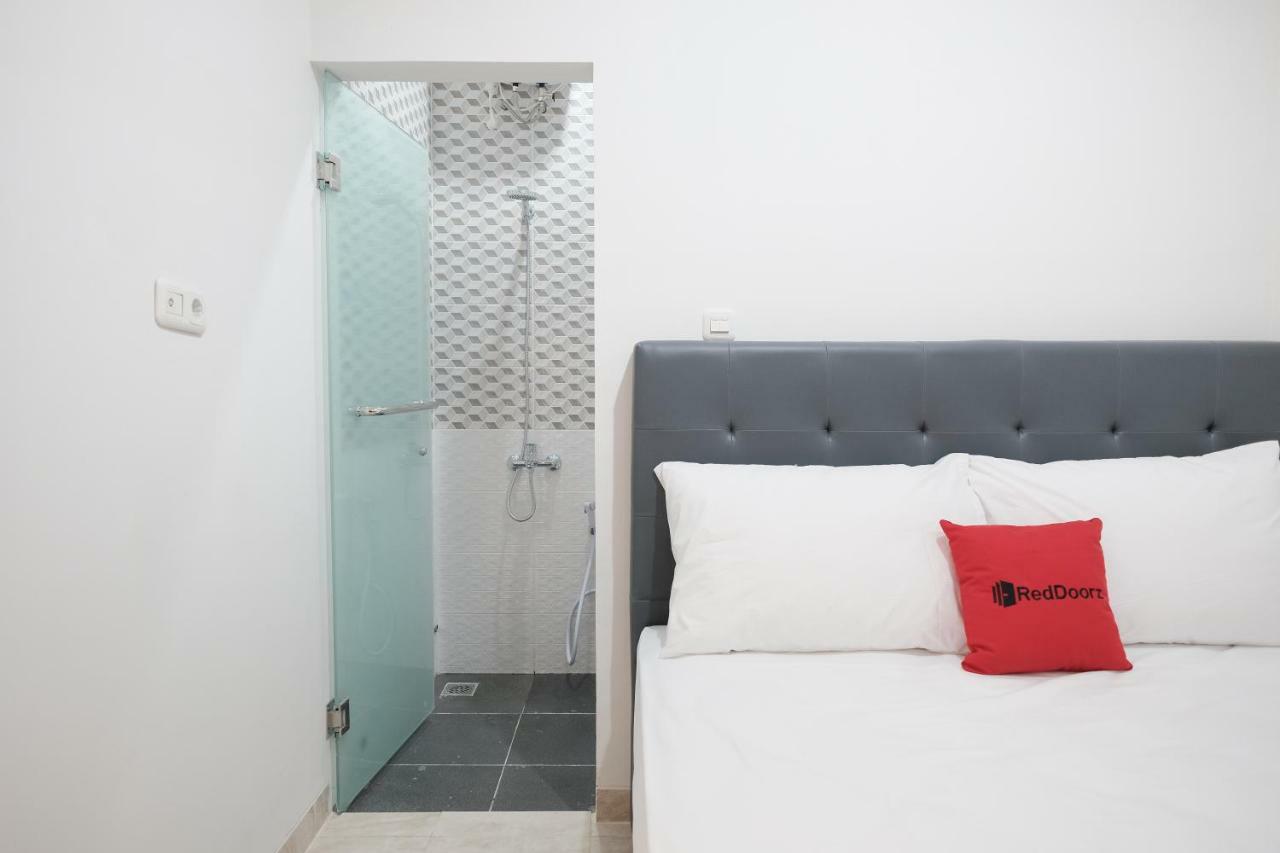 Reddoorz Near Taman Palem Hotel Jakarta Exterior photo