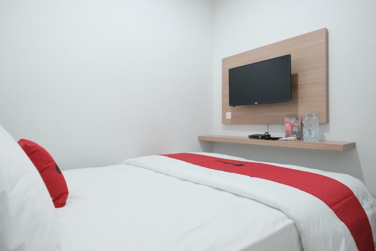 Reddoorz Near Taman Palem Hotel Jakarta Exterior photo